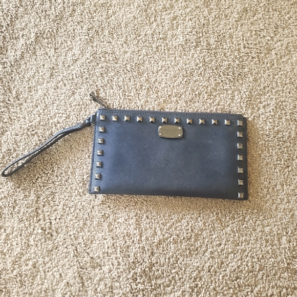 Michael Kors large wristlet - Picture 1 of 5